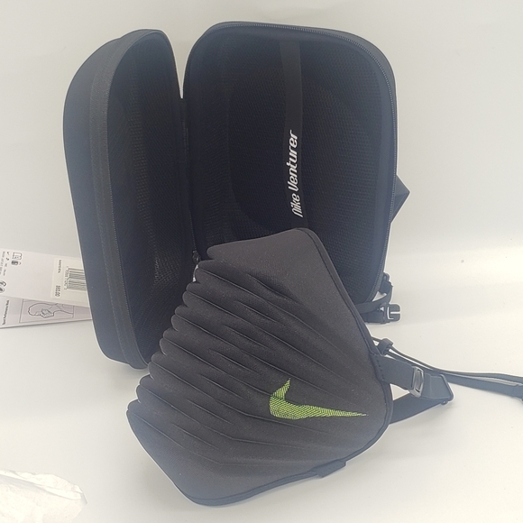 Nike Venturer Sports Performance Black Comfortable Straps DO8356 010 - SIZE XS - Picture 2 of 8